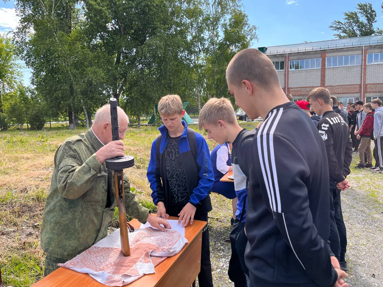 Сегодня, 5 июня, наш колледж посетил Артёмовский городской совет ветеранов  — Краевое государственное бюджетное профессиональное образовательное  учреждение «Черниговский сельскохозяйственный колледж»